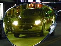 Κάθε οδηγός στην Ελλάδα πρέπει να έχει αυτά τα γυαλιά νύχτας, είναι λαμπρά